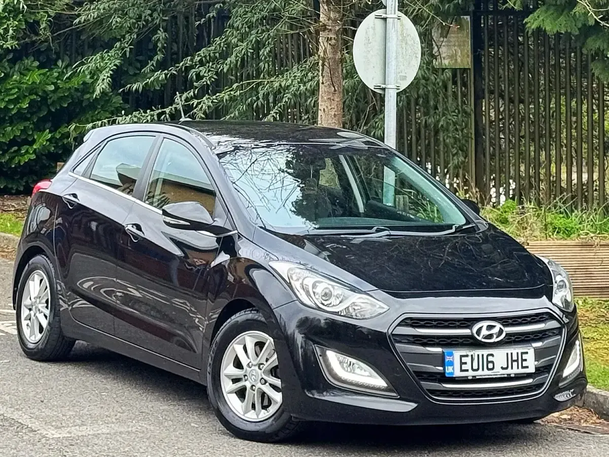 Used Hyundai i30 SE 110 HP (80 kW) 2016 Black Hatchback