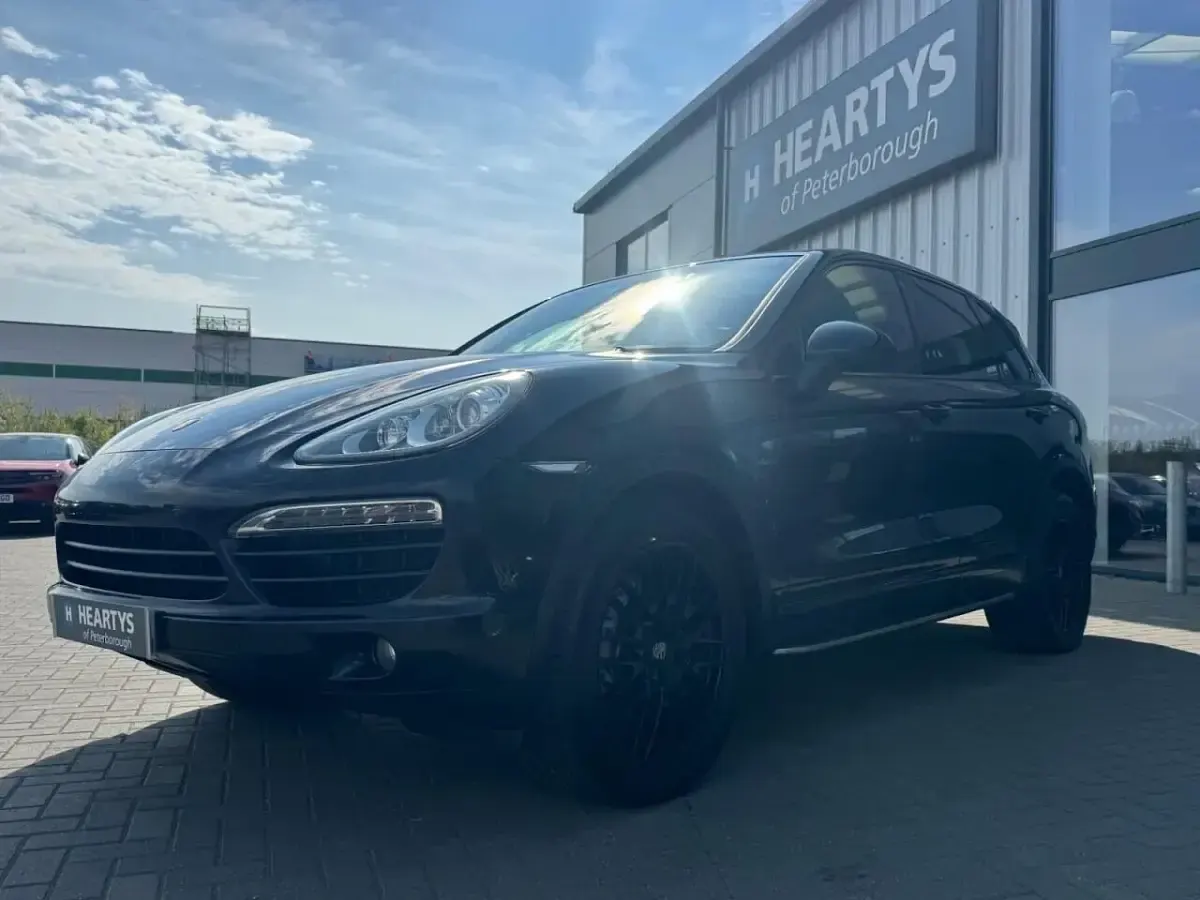 Used Porsche Cayenne 240 HP (176 kW) 2010 Black SUV