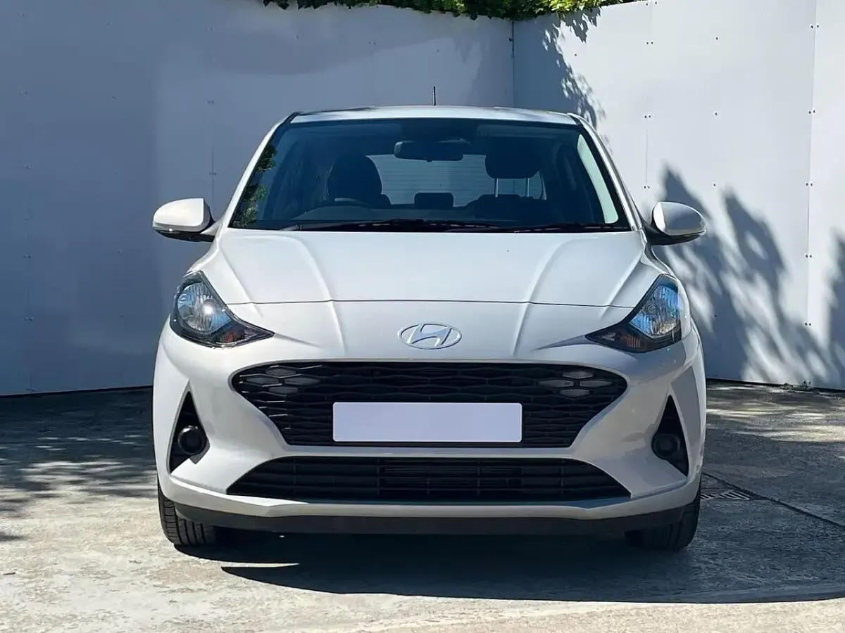 Used Hyundai i10 Premium 83 HP (61 kW) 2026 White Hatchback