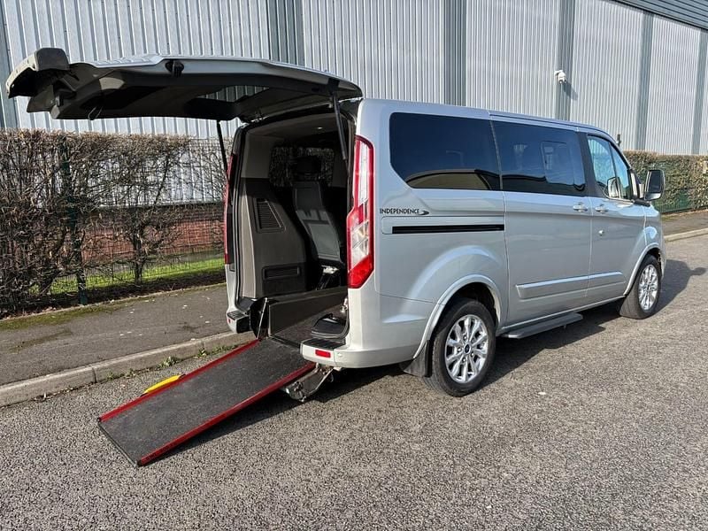 Used Ford Tourneo Titanium 130 HP (95 kW) 2020 Silver MPV