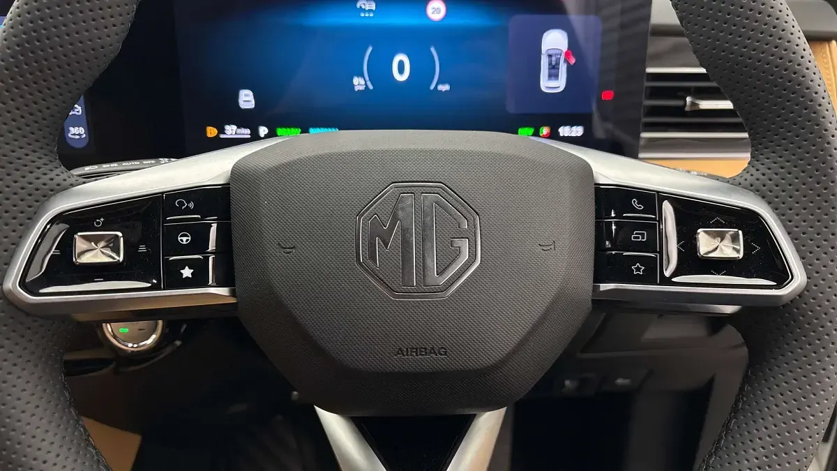 New MG HS Trophy 224 HP (164 kW) 2025 Solid  white pearl SUV