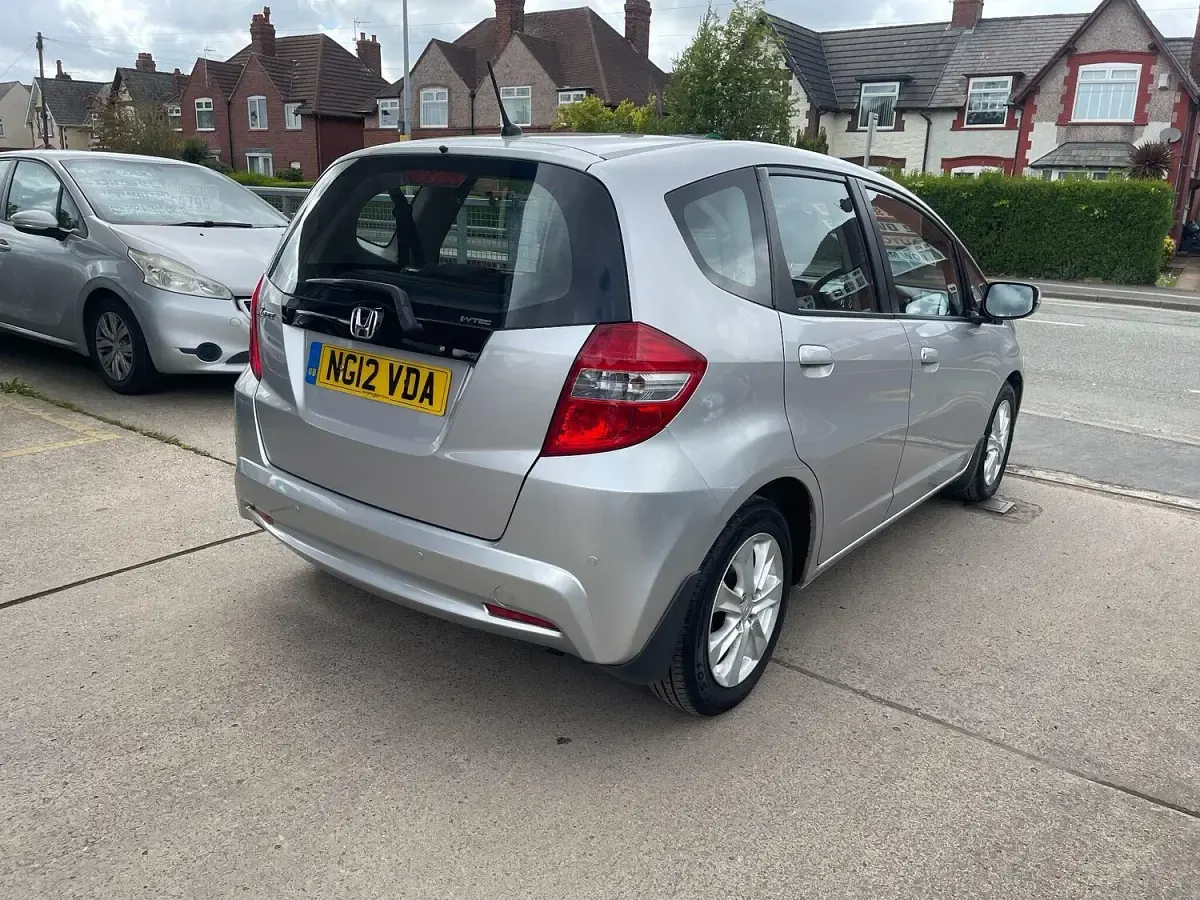 Używany Honda Jazz ES 99 KM (72 kW) 2012 Srebrny Hatchback