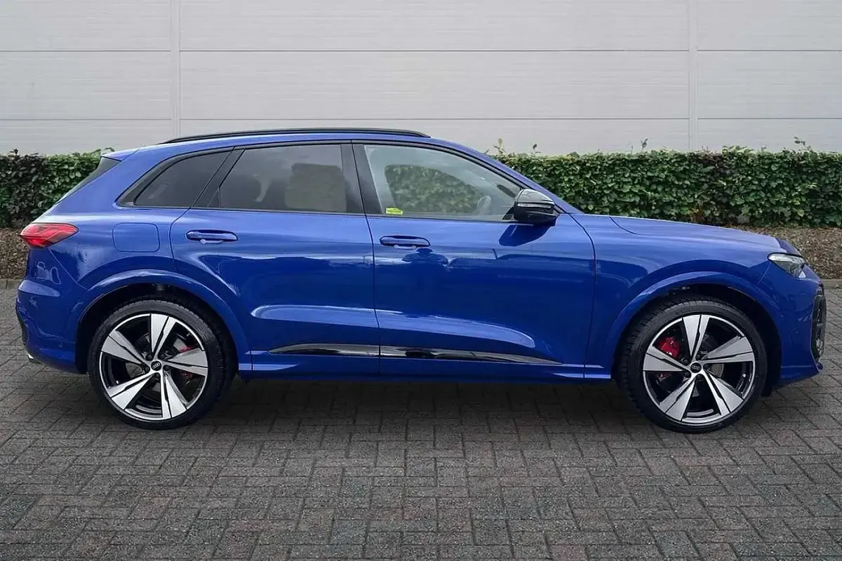Used Audi SQ5 Comfort 362 HP (266 kW) 2026 Ultra blue, metallic SUV