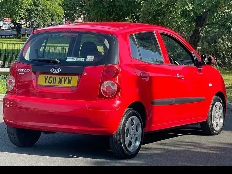 Second-hand Kia Picanto 60 CP (44 kW) 2011 Roșu Hatchback