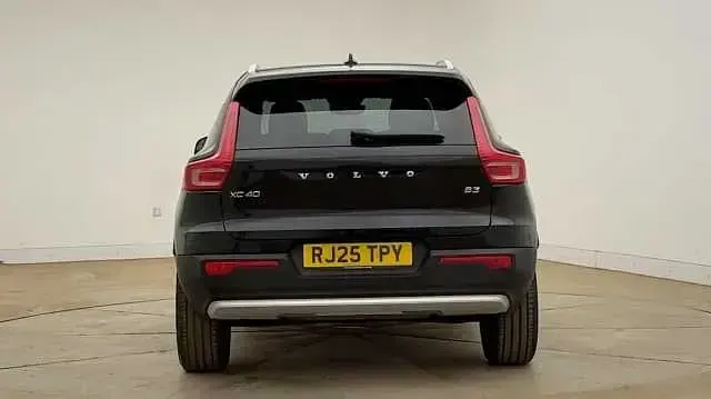 Usado Volvo XC40 Core 161 HP (118 kW) 2025 Preto SUV