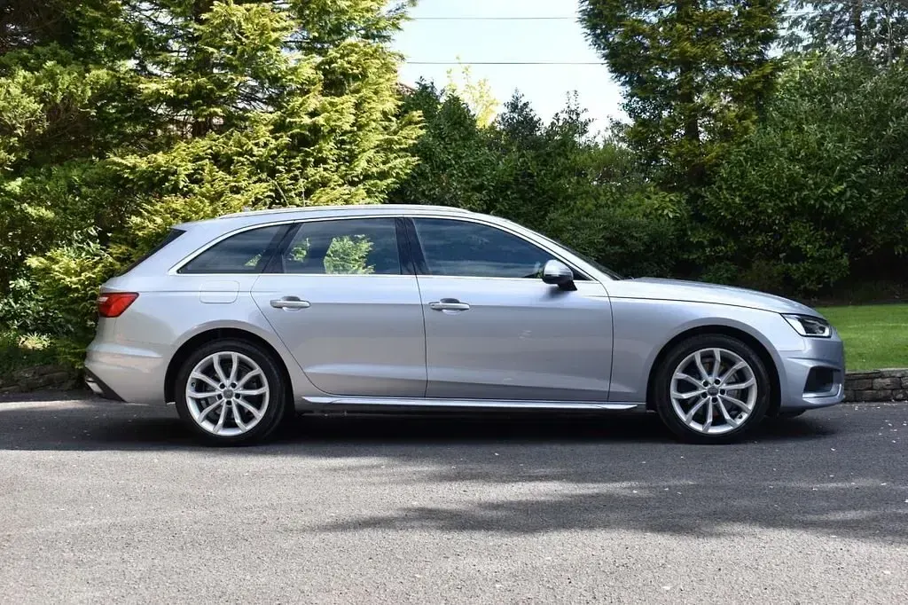Usado Audi A4 Sport 163 HP (119 kW) 2020 Prateado Carrinha