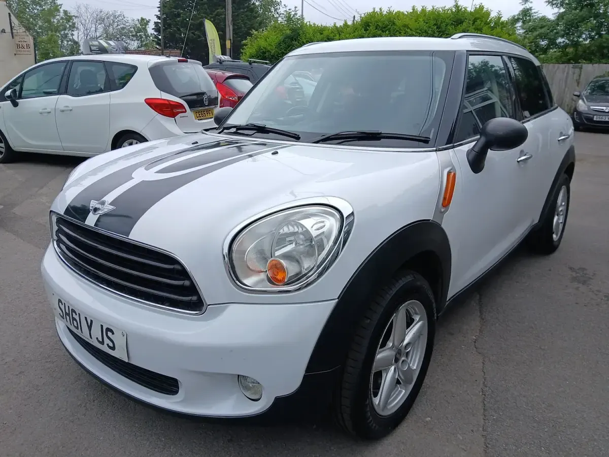 Used Mini ONE 98 HP (72 kW) 2011 White Hatchback