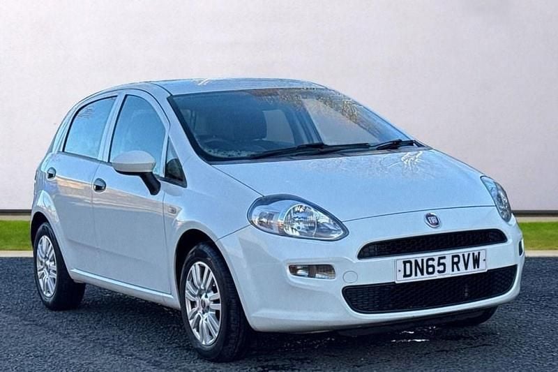 White Used 2015 Fiat Punto Pop Hatchback | £3,495 (Fair price) - Image 1/4