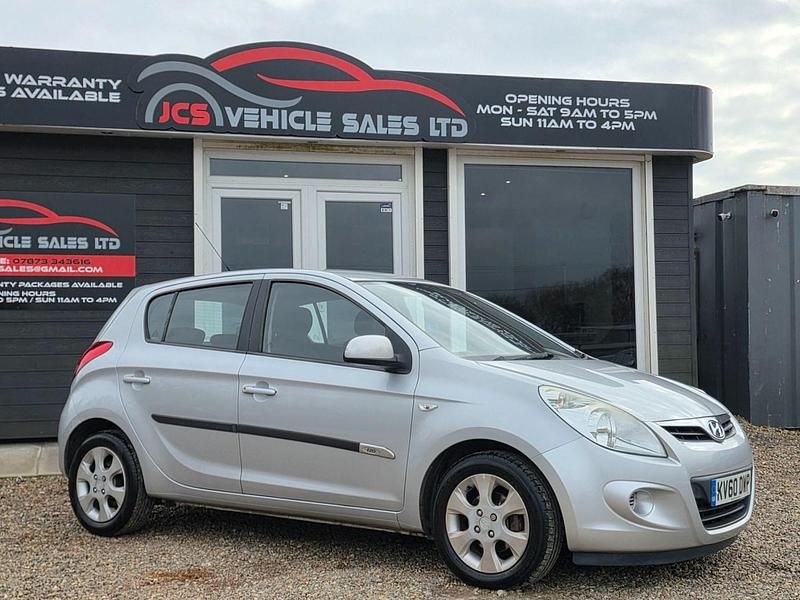 Used Hyundai i20 Comfort 99 HP (72 kW) 2010 Silver Hatchback