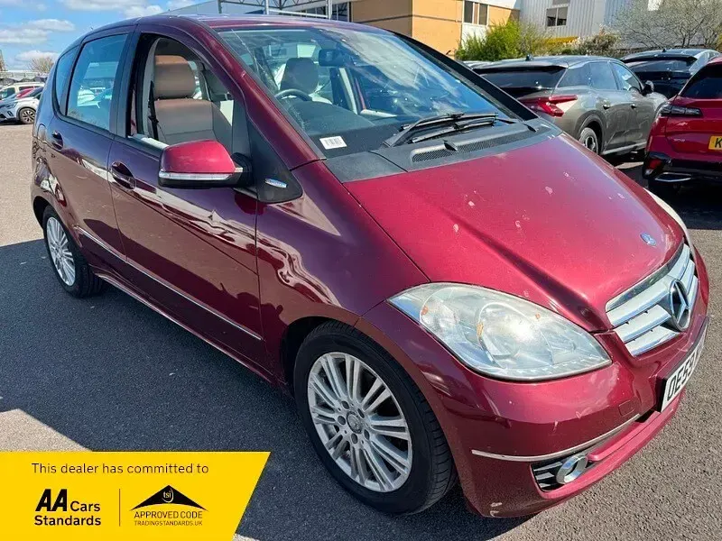 Used Mercedes A180 Elegance 109 HP (80 kW) 2010 Red Hatchback