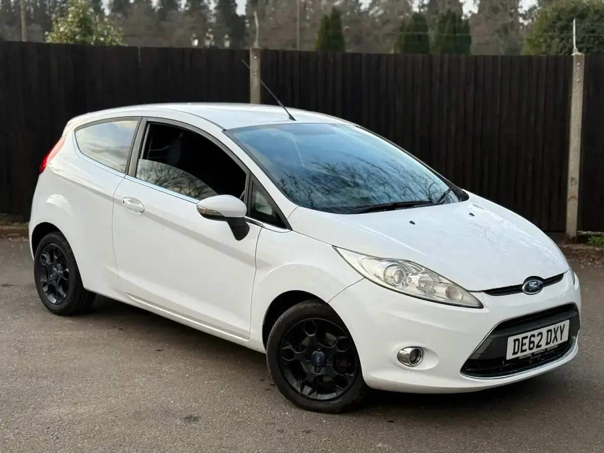 Used Ford Fiesta Zetec 2012 White Hatchback