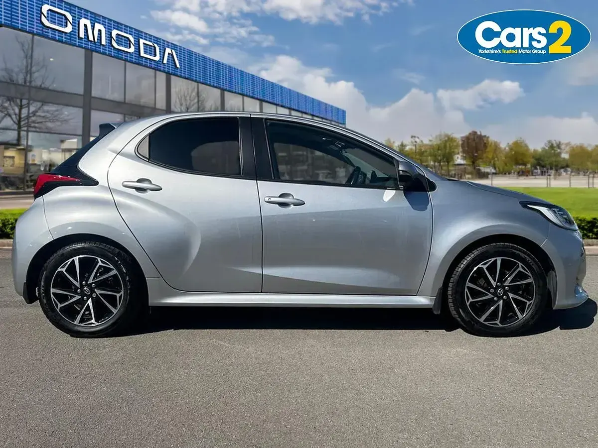 Used Toyota Yaris Design 113 HP (83 kW) 2021 Silver Hatchback