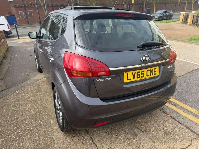 Used Kia Venga 123 HP (90 kW) 2015 Silver Hatchback