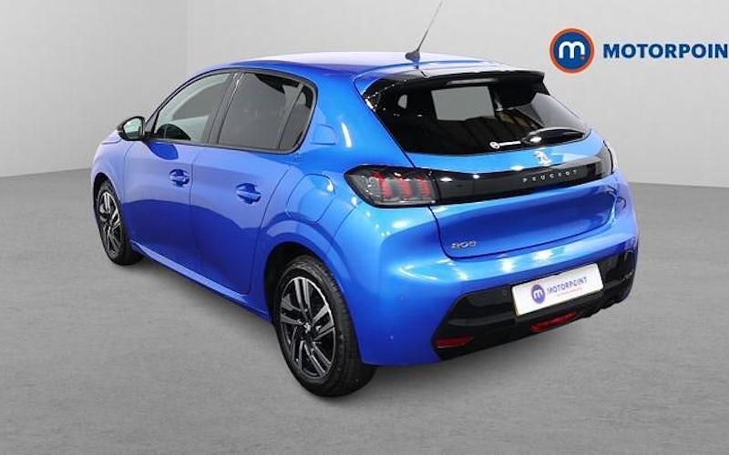 Second-hand Peugeot 208 Allure+ 102 CP (75 kW) 2023 Albastru Hatchback