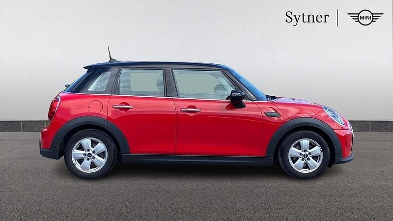 Used Mini Cooper Classic 134 HP (98 kW) 2022 Red Hatchback