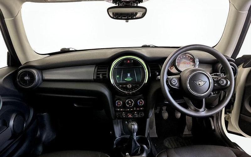 Used 2021 Mini Cooper Classic Hatchback | £10,795 (Super price) - Image 1/1