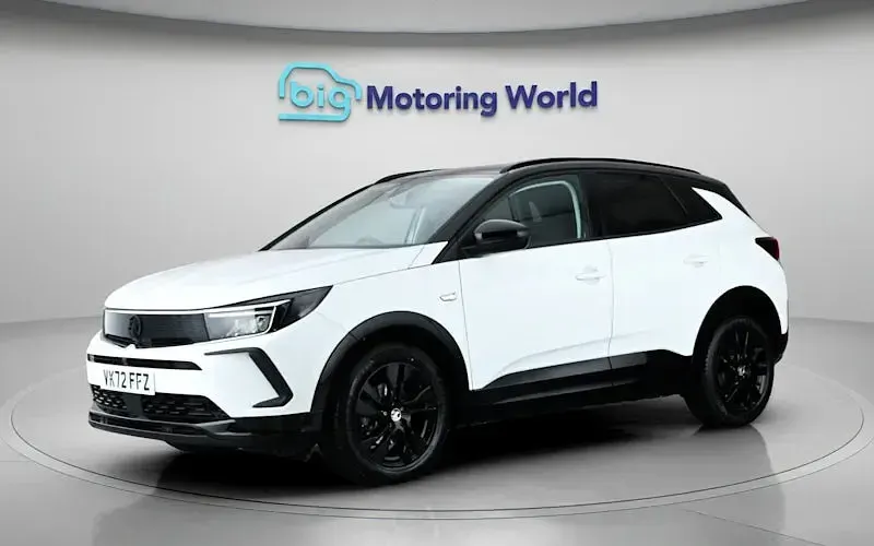 Used Vauxhall Grandland X GS Line 131 HP (96 kW) 2022 White SUV