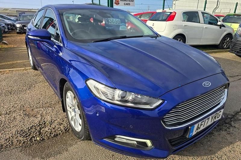 Used Ford Mondeo Zetec 120 HP (88 kW) 2017 Blue Hatchback