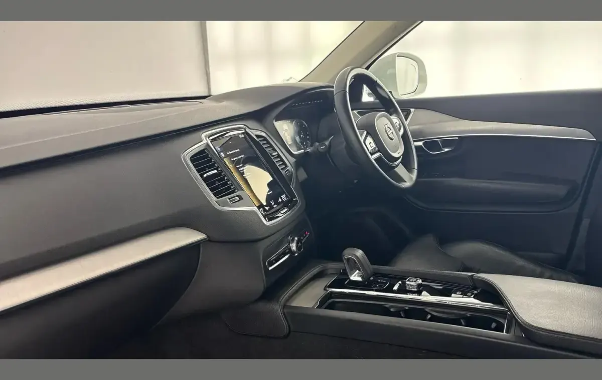 Used Volvo XC90 Momentum 235 HP (172 kW) 2021 White SUV