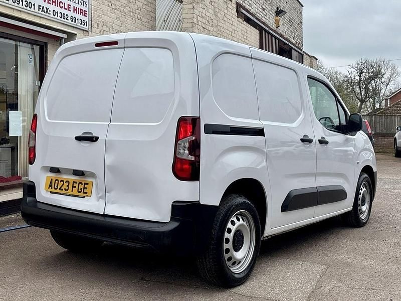 Used Toyota Proace Active 120 HP (88 kW) 2023 White MPV