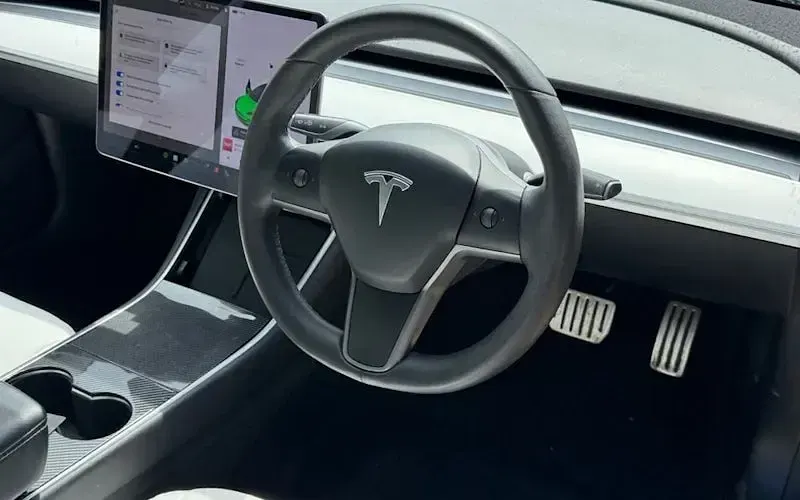 Używany Tesla Model 3 Performance 334 kW (455 KM) 2023 Sedan/Limuzyna