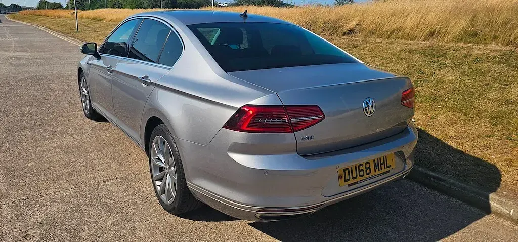 Used VW Passat Advance 214 HP (157 kW) 2018 Silver Sedan
