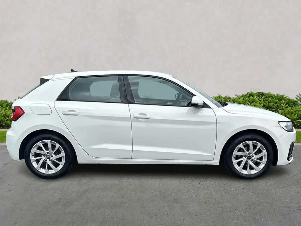 Used Audi A1 Sportback Sport 95 HP (69 kW) 2024 White Hatchback