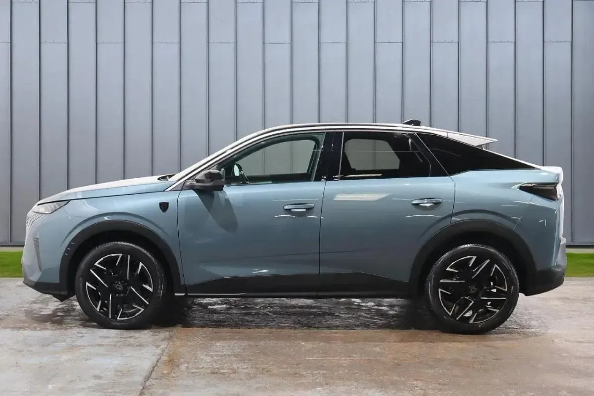 Used Peugeot 3008 GT 134 HP (98 kW) 2025 Blue SUV