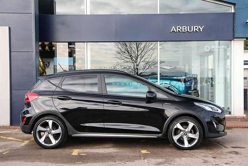 Usado Ford Fiesta Active 94 HP (69 kW) 2020 Preto Citadino
