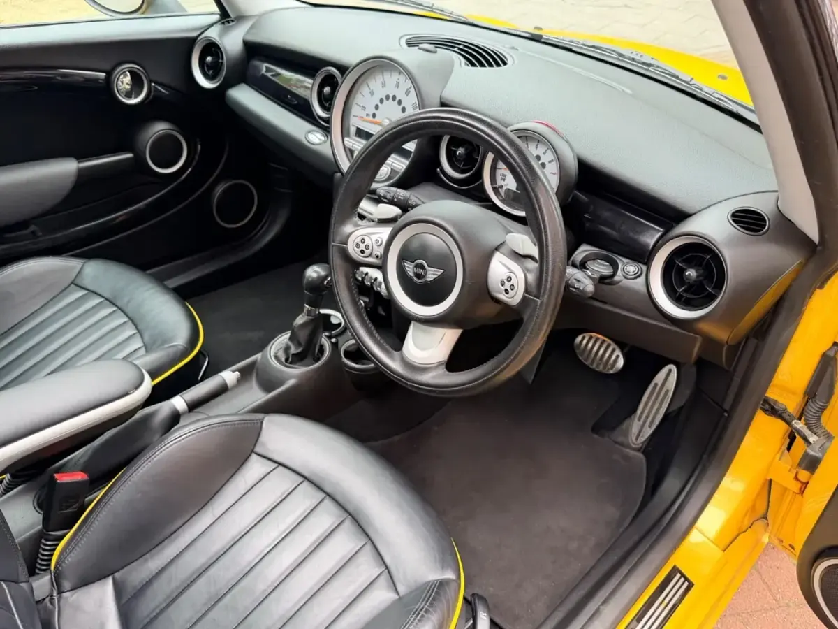 Begagnad Mini Cooper S Hatch 2007 Vit Halvkombi