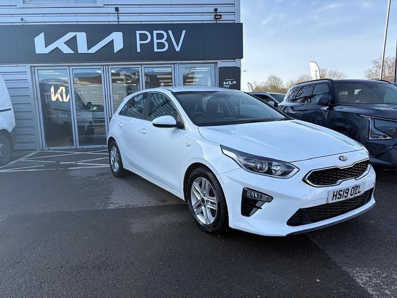 Used Kia Ceed 2019 Fusion white Hatchback