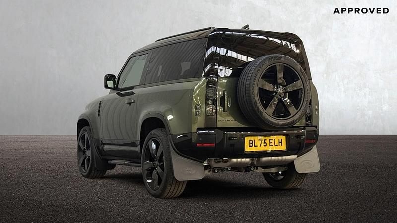 Used Land Rover Defender SE Dynamic 2025 Woolstone green Estate