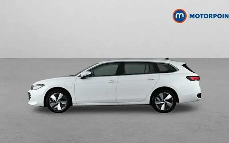 Used VW Passat Life 204 HP (150 kW) 2025 White Estate