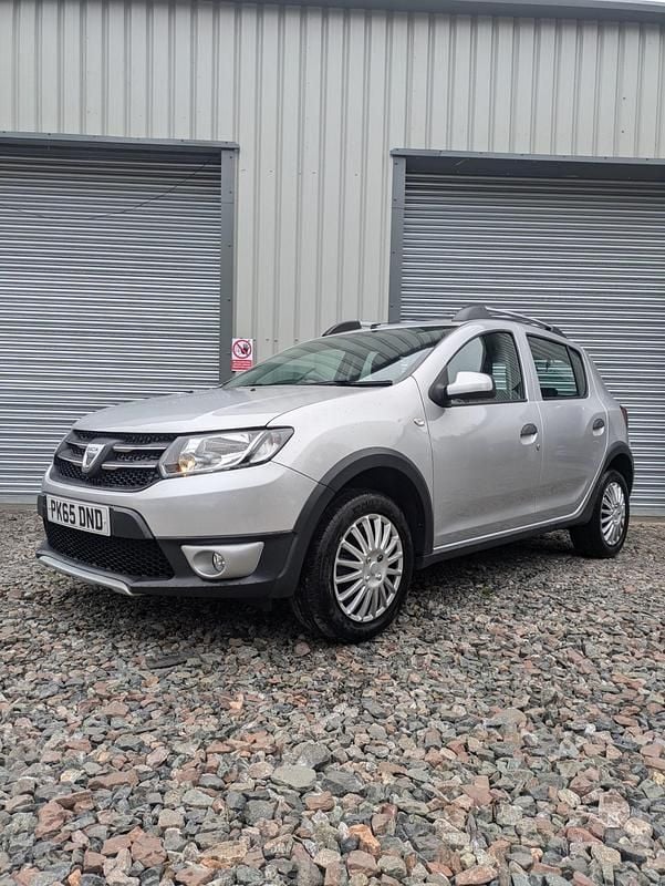 Silver Used 2015 Dacia Sandero Lauréate Hatchback | £3,795 (Fair price) - Image 1/4