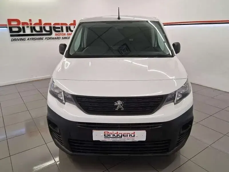 Second-hand Peugeot Partner Premium 131 CP (96 kW) 2024 Alb Monovolum