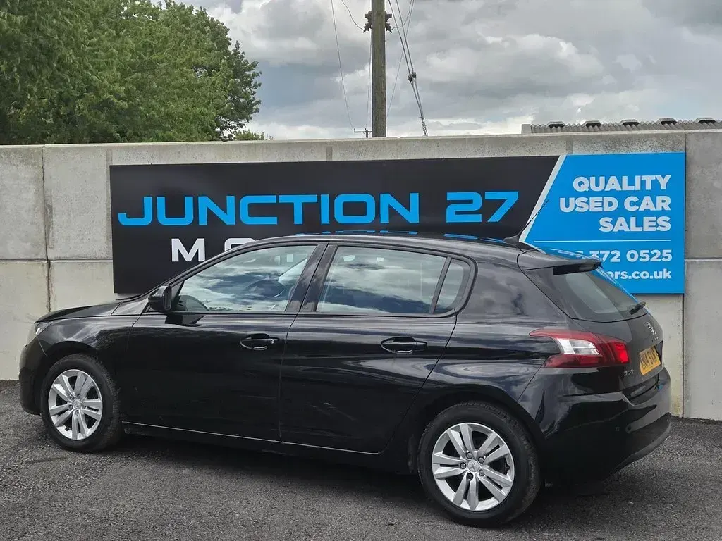 Used Peugeot 308 Active 115 HP (84 kW) 2014 Black Hatchback