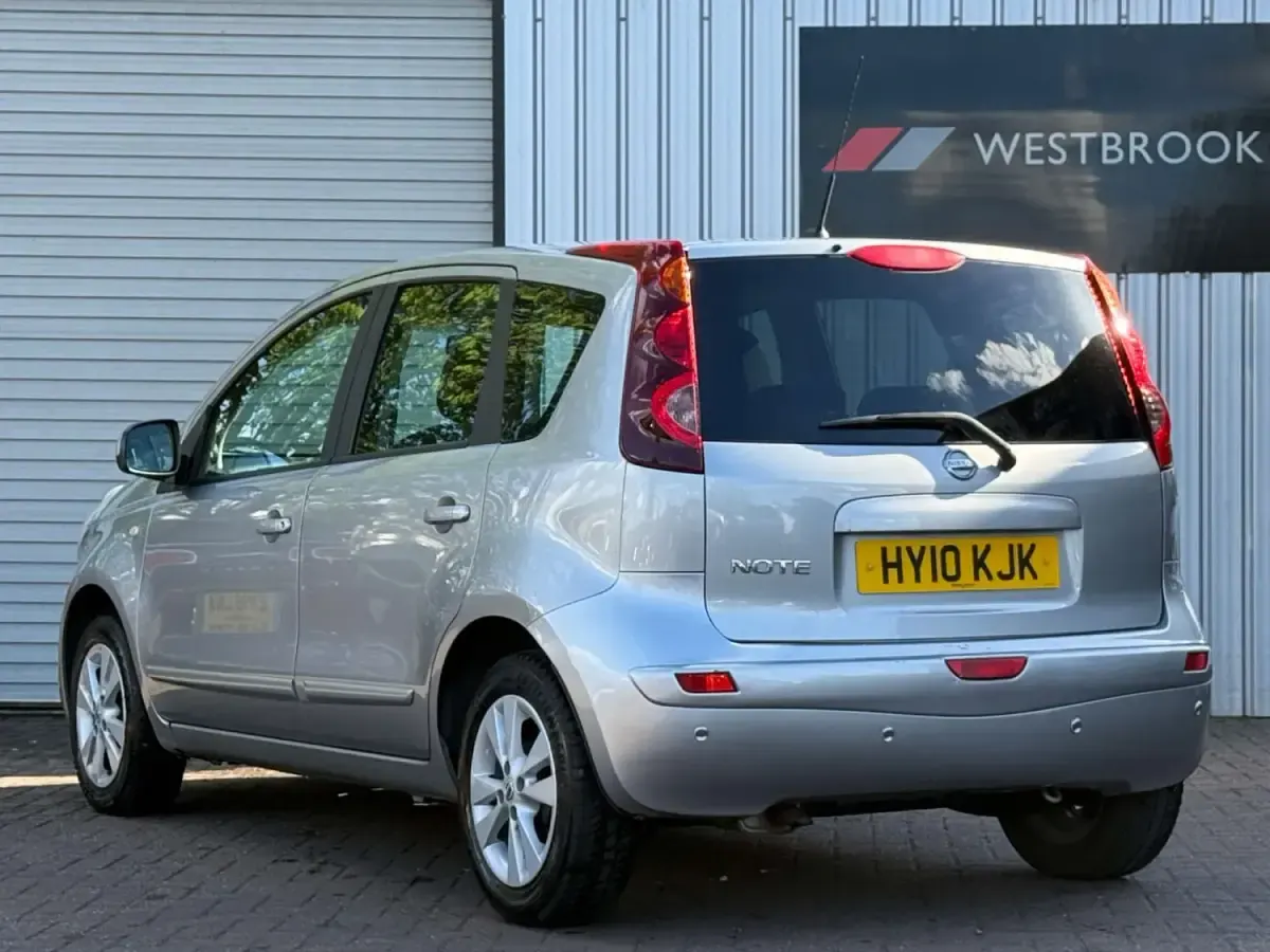 Używany Nissan Note Acenta 110 KM (80 kW) 2010 Srebrny Minivan