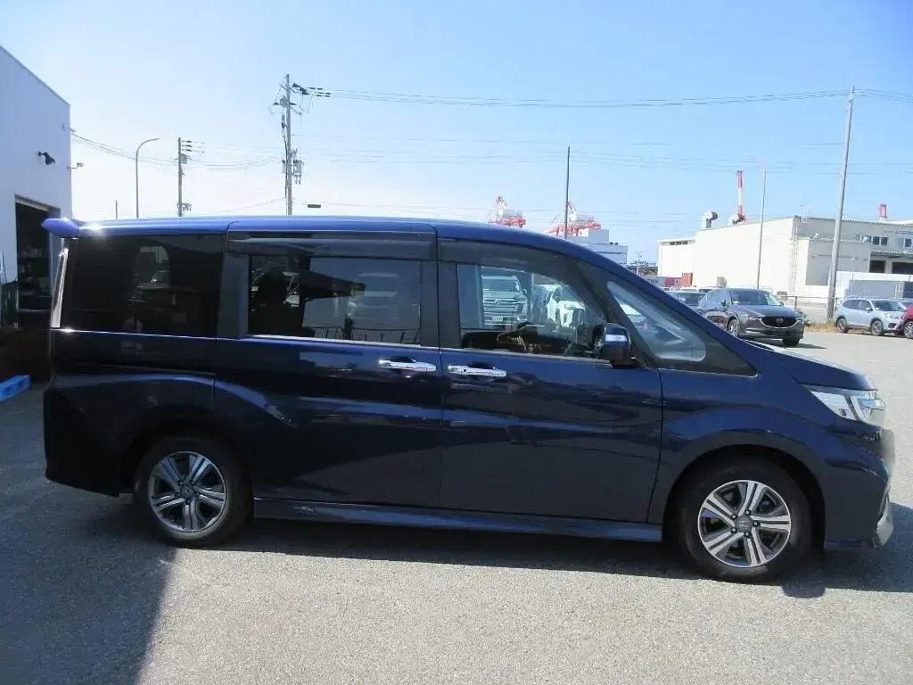 Used Honda Stepwgn Hybrid 2021 Blue MPV