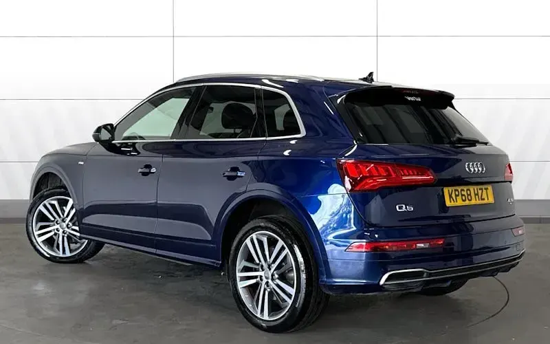 Used Audi Q5 Design 190 HP (139 kW) 2019 Blue SUV