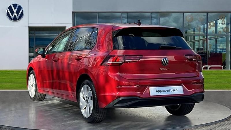 New VW Golf VIII Match 115 HP (84 kW) 2025 Kings red premium metallic
