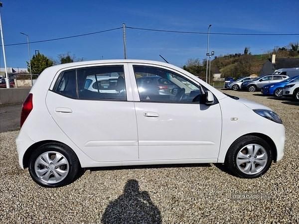 Used Hyundai i10 Active 85 HP (62 kW) 2013 White Hatchback