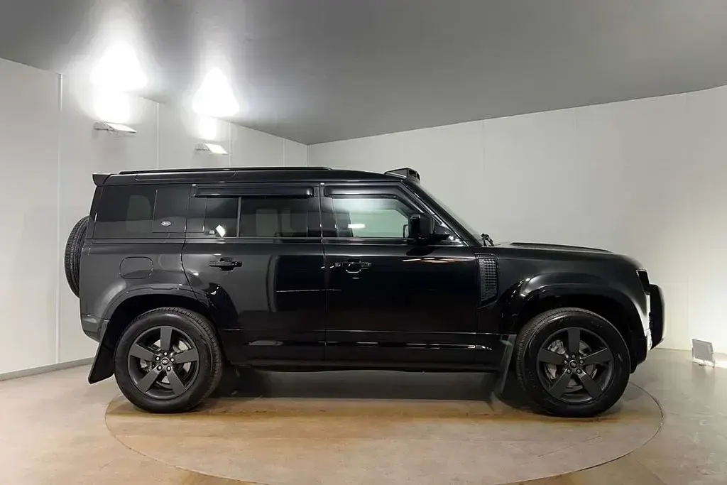 Used Land Rover Defender HSE Dynamic 296 HP (217 kW) 2023 Black SUV