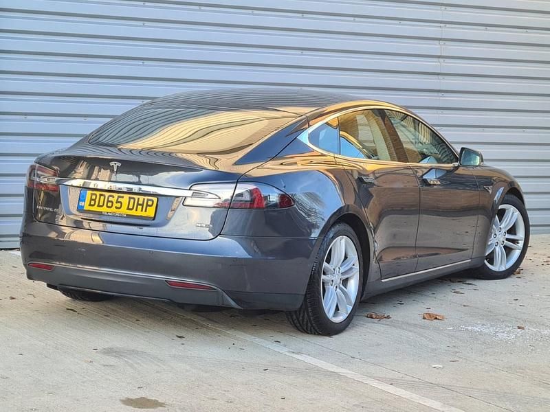 Used Tesla Model S 311 kW (423 HP) 2015 Silver Hatchback