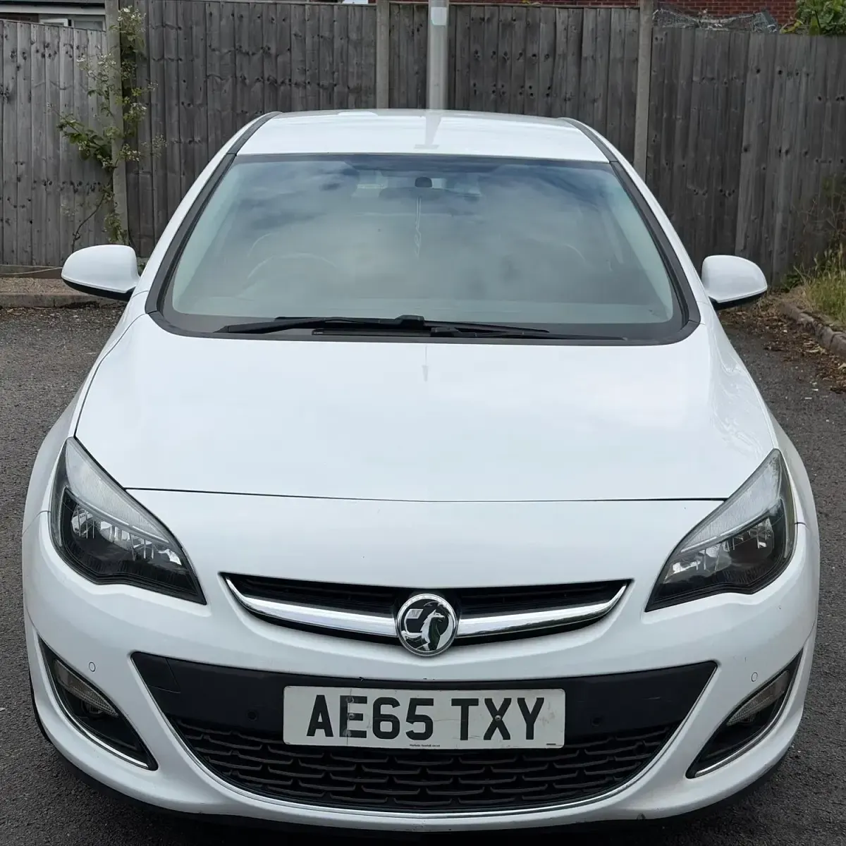 Used Vauxhall Astra Excite 2015 White Hatchback