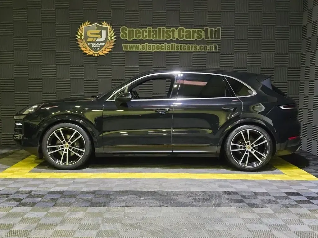 Usado Porsche Cayenne 353 HP (259 kW) 2024 Preto SUV