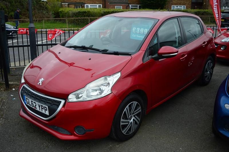 Used Peugeot 208 Access 82 HP (60 kW) 2013 Red Hatchback