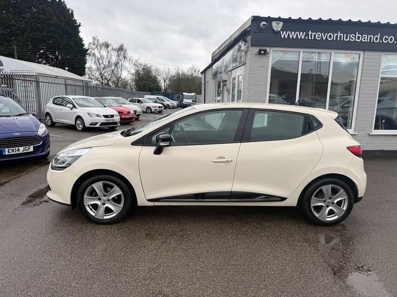 Used Renault Clio IV Dynamique 2016 Cream Hatchback