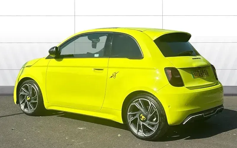 Usado Abarth 500e Scorpionissima 114 kW (155 HP) 2025 Citadino