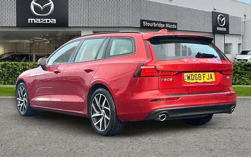 Usado Volvo V60 Momentum 250 CV (183 kW) 2018 Rojo Familiar