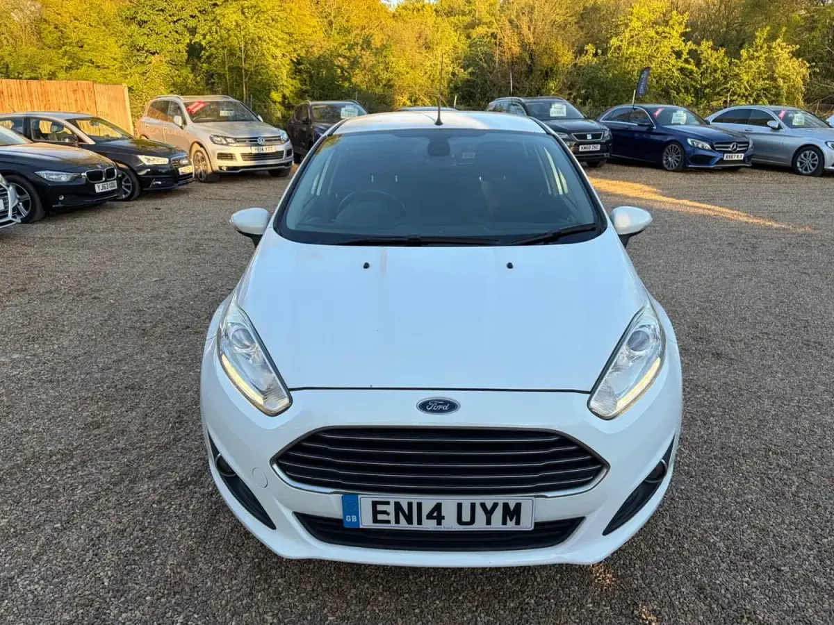 Używany Ford Fiesta Titanium 2014 Biały Hatchback